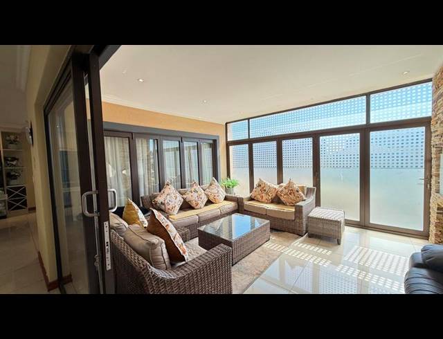 5 BEDROOM HOUSE FOR SALE IN BLUE VALLEY GOLF ESTATE